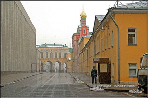 119- A l'entrée du Kermlin, à Moscou.