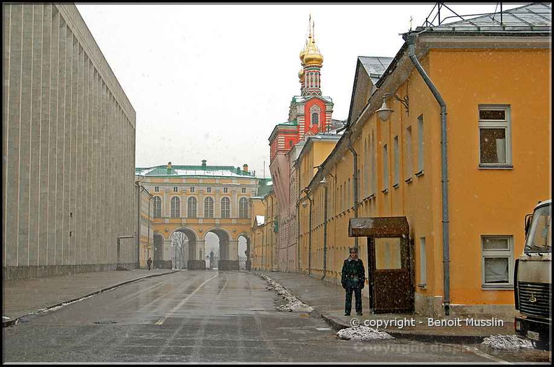 19- A l'entrée du Kermlin, à Moscou..jpg