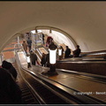 137- Une plongée de 80 m par les escalators géants du métro.
