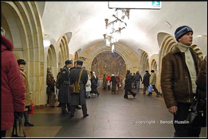 139- La milice russe est très présente dans le métro moscovite.