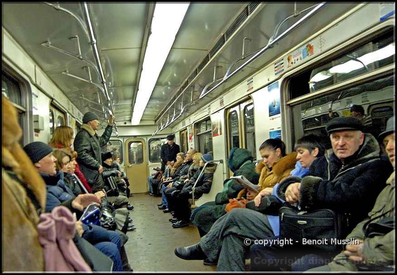 42- Les rames du métro moscovite sont spacieuses et bien gérées..jpg