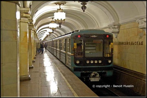 144- Une rame de métro passe toutes les 90 secondes.