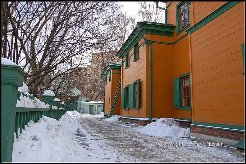66- Façade du musée Tolstoï à Moscou..jpg