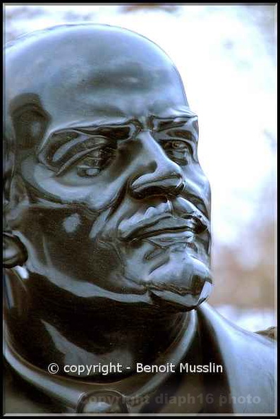 68- La statue de Lénine dans le parc Iskousstv..jpg