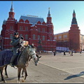 175- La milice à cheval sur place du manège à Moscou.