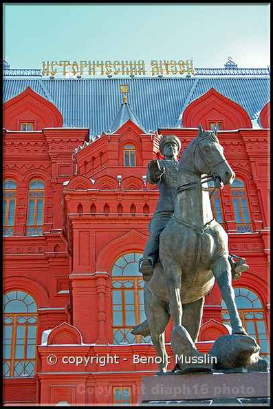 78- Le musée historique sur la place du manège, à Moscou..jpg
